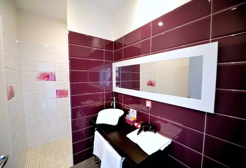 Hotelli Logis  Hôtel Spa Restaurant L Epicurial