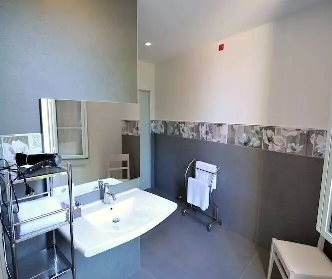 Hotelli Logis  Hôtel Spa Restaurant L Epicurial