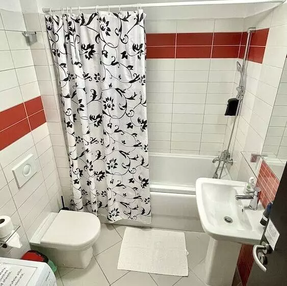 هتل Monaco Grand Apartments By Citybookings