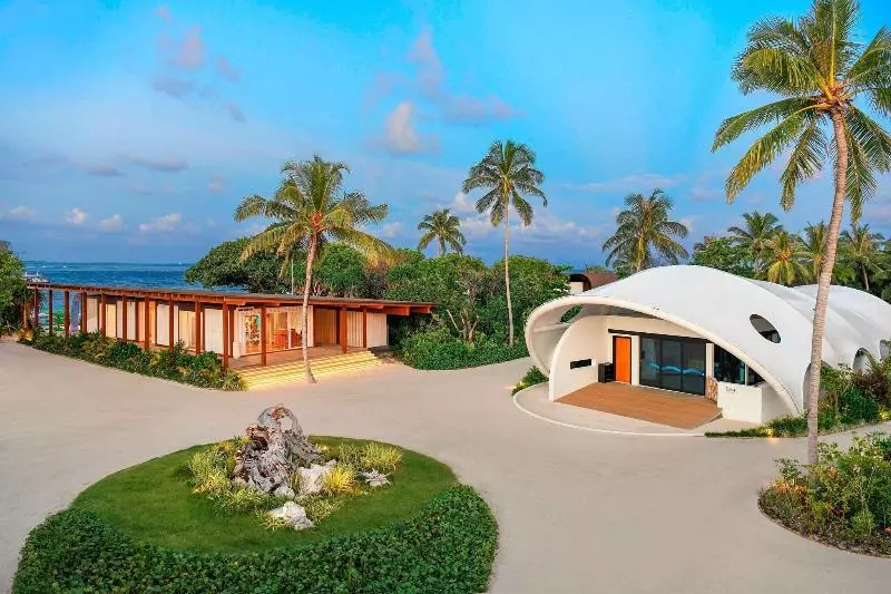 هتل The Westin Maldives Miriandhoo Resort