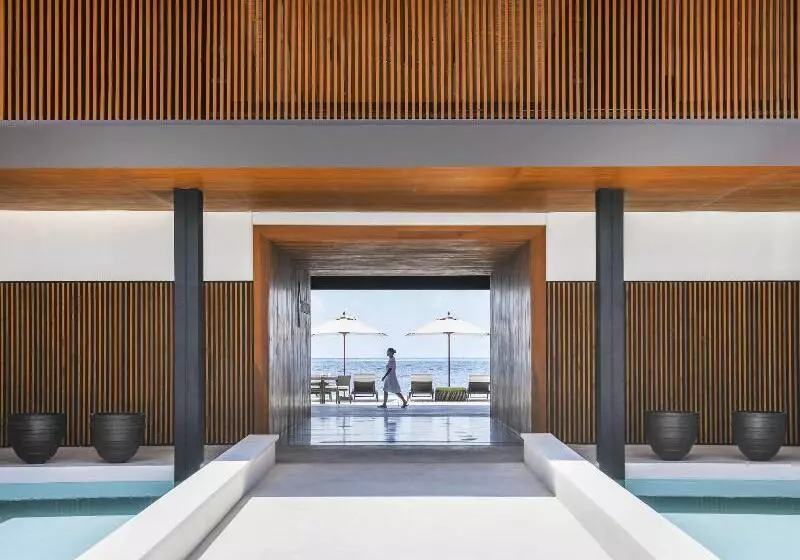 هتل The Westin Maldives Miriandhoo Resort