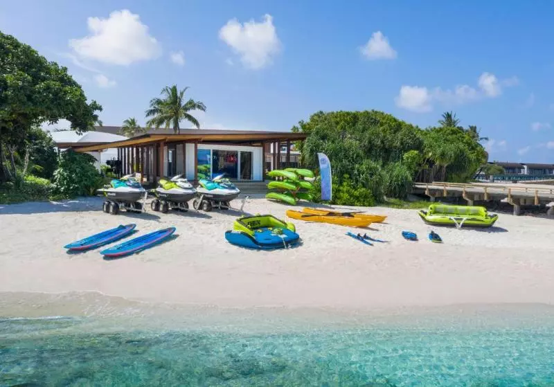 هتل The Westin Maldives Miriandhoo Resort