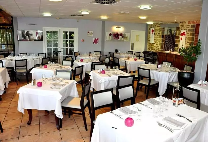 Otel Logis Hôtel Restaurant Beau Rivage