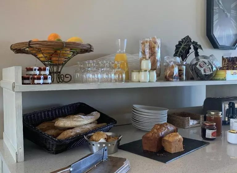 هتل L Auberge Sant Antone