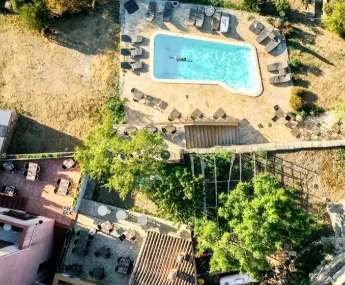 هتل L Auberge Sant Antone