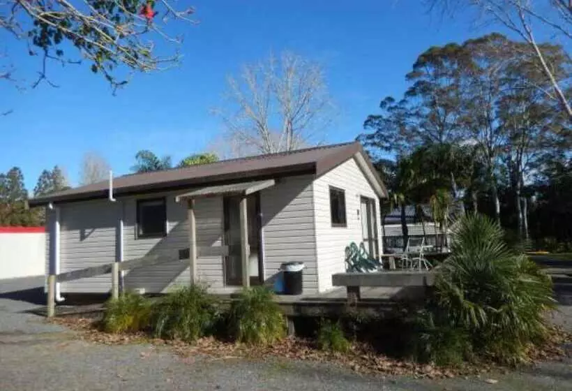 هتل Bay Of Islands Holiday Park