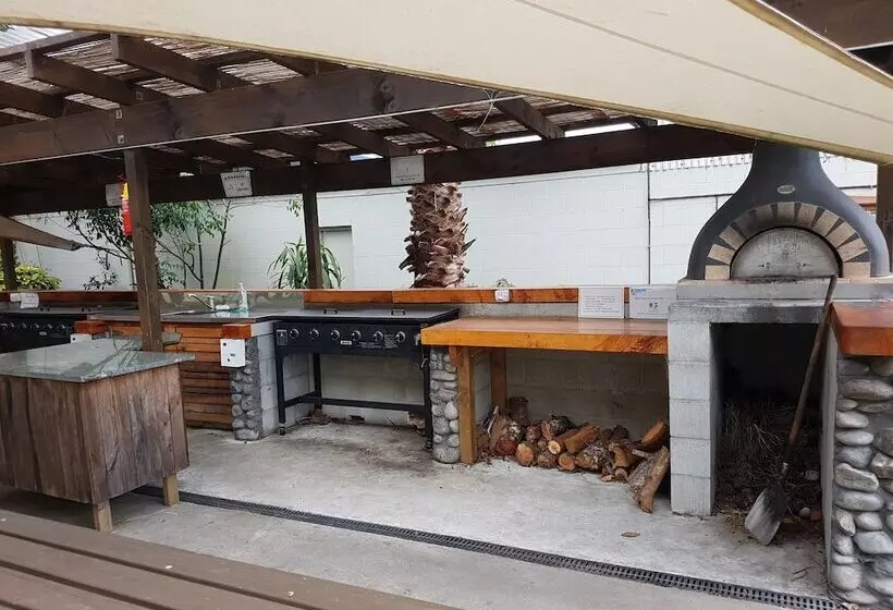 هتل Bay Of Islands Holiday Park