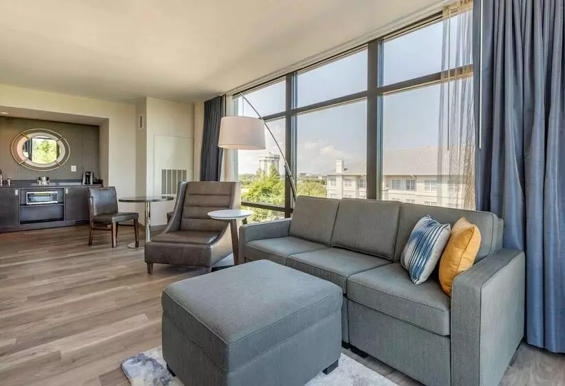 Cambria Hotel Charleston Riverview