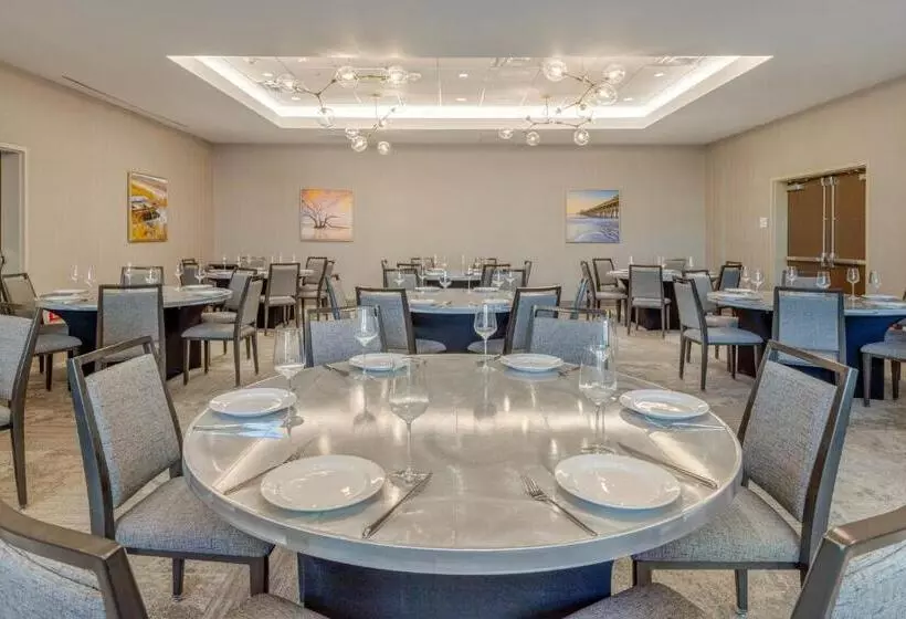 Cambria Hotel Charleston Riverview