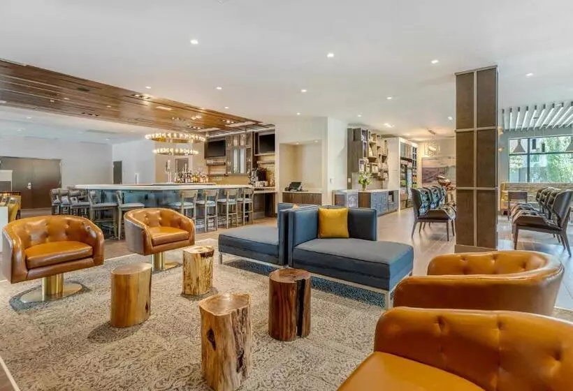 Cambria Hotel Charleston Riverview