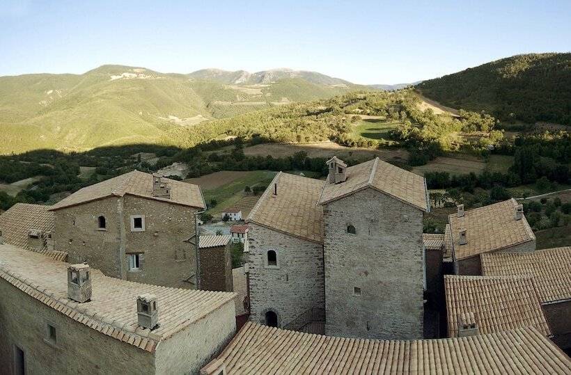 فندق Castello Di Postignano Relais