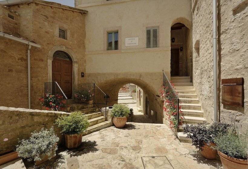 فندق Castello Di Postignano Relais