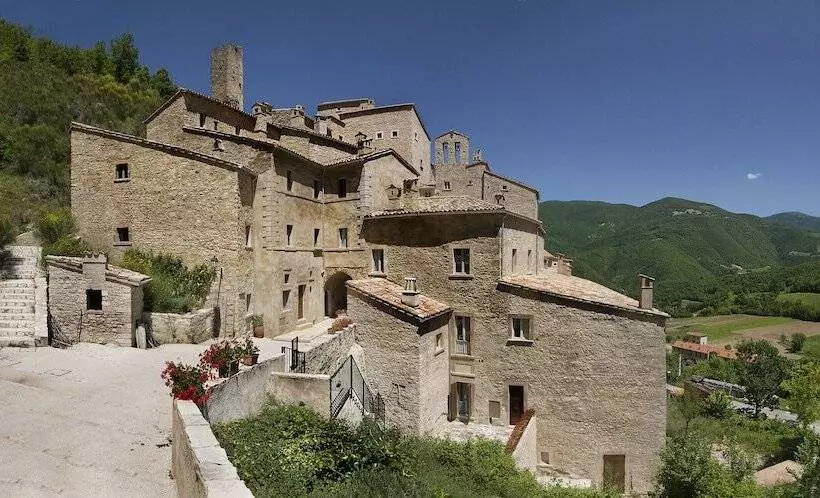 Hotelli Castello Di Postignano Relais