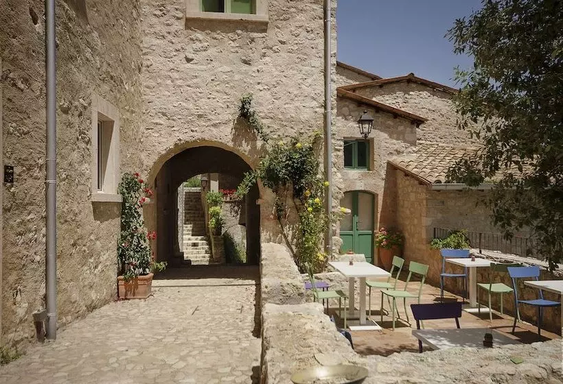 Hotelli Castello Di Postignano Relais