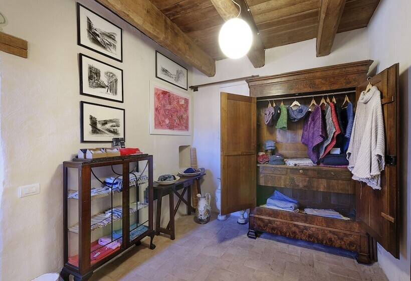 فندق Castello Di Postignano Relais