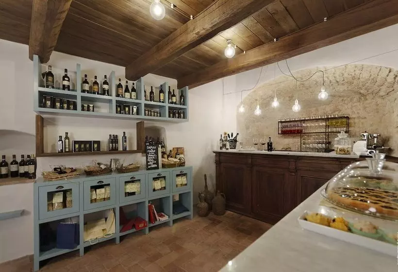 Hotelli Castello Di Postignano Relais