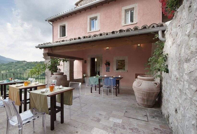 فندق Castello Di Postignano Relais