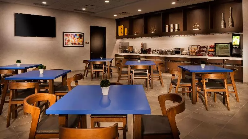 ホテル Glō Best Western Kanata Ottawa West