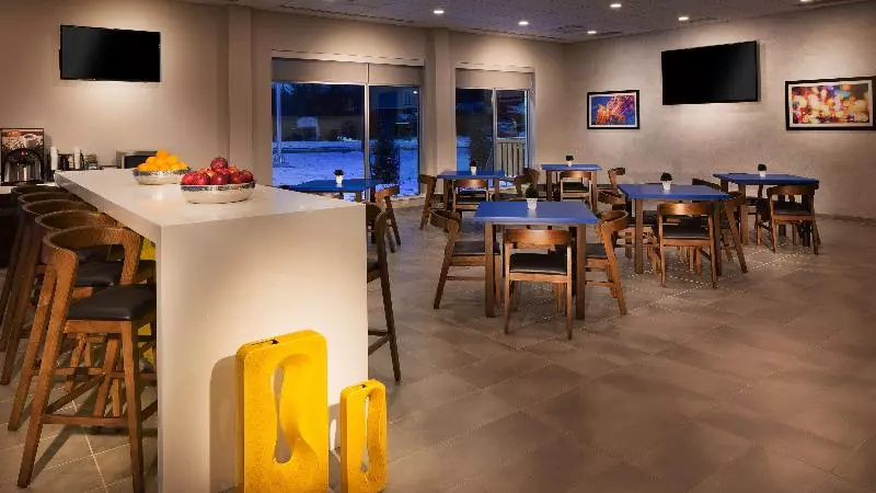 ホテル Glō Best Western Kanata Ottawa West