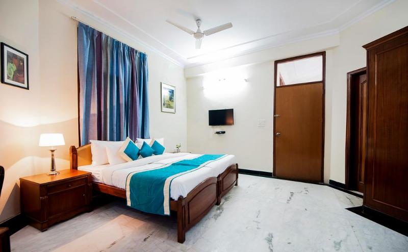 Hotel Golf View Residency