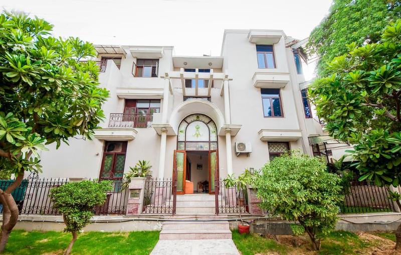 Hotel Golf View Residency