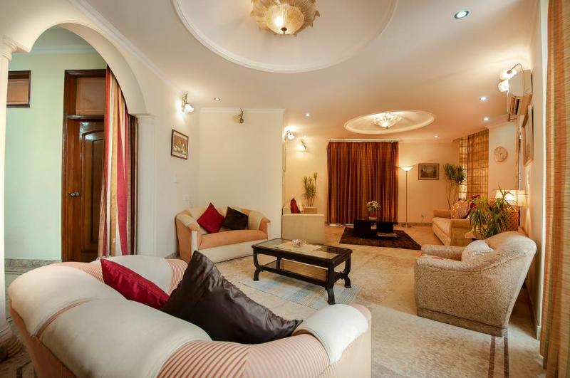 Hotel Golf View Residency