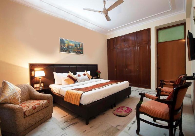 Hotel Golf View Residency