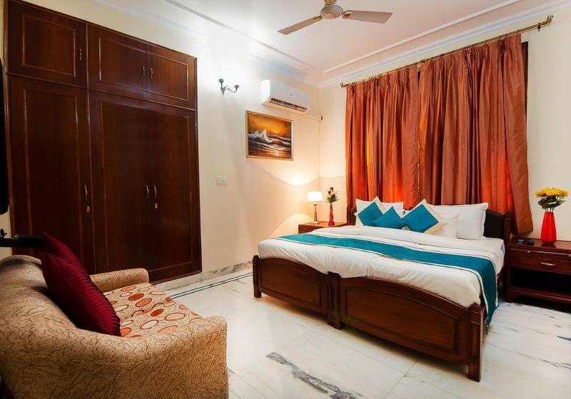 Hotel Golf View Residency