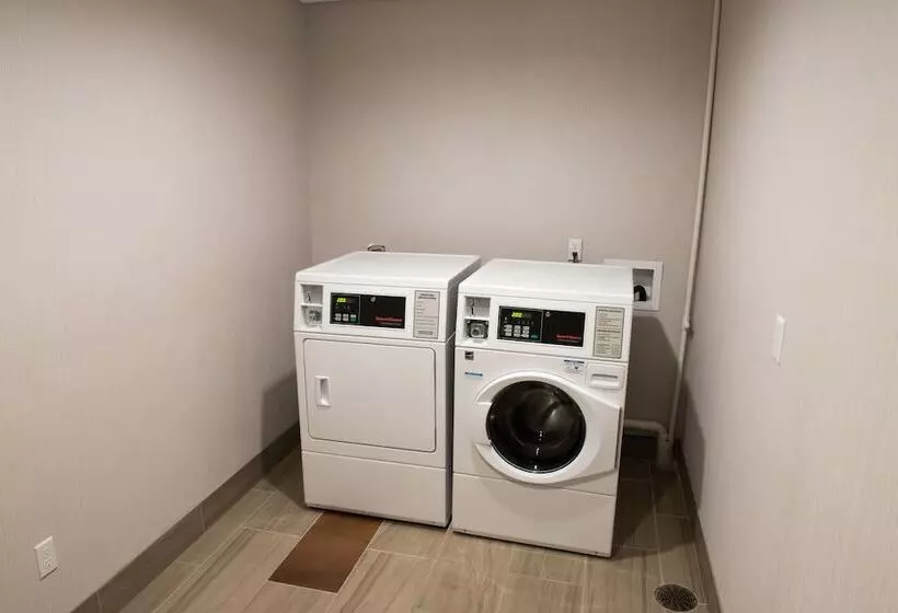 Hotelli Holiday Inn Express & Suites   Dayton Southwest, An Ihg