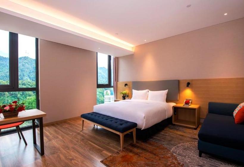 Otel Holiday Inn Express Luanchuan, An Ihg