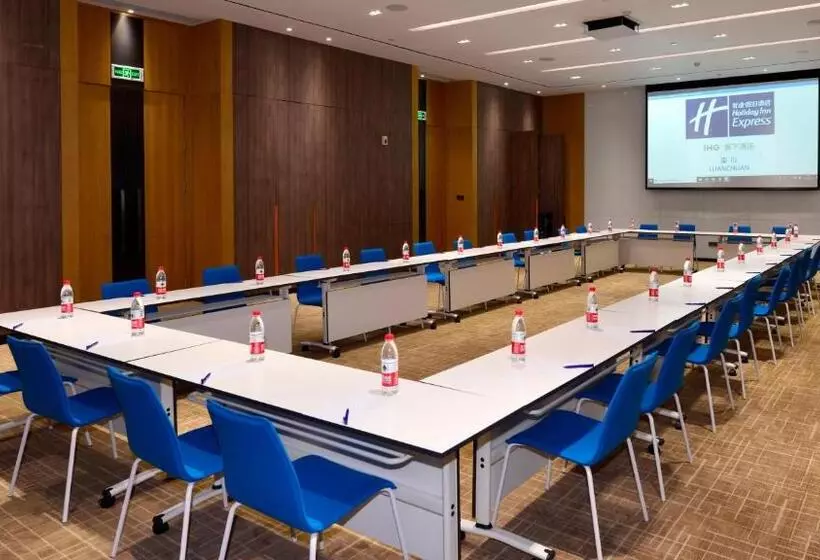 Hotelli Holiday Inn Express Luanchuan, An Ihg