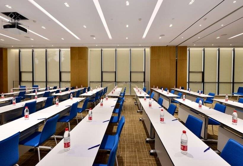 Otel Holiday Inn Express Luanchuan, An Ihg