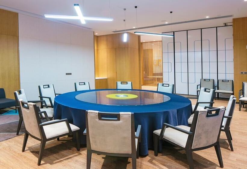 Otel Holiday Inn Express Luanchuan, An Ihg