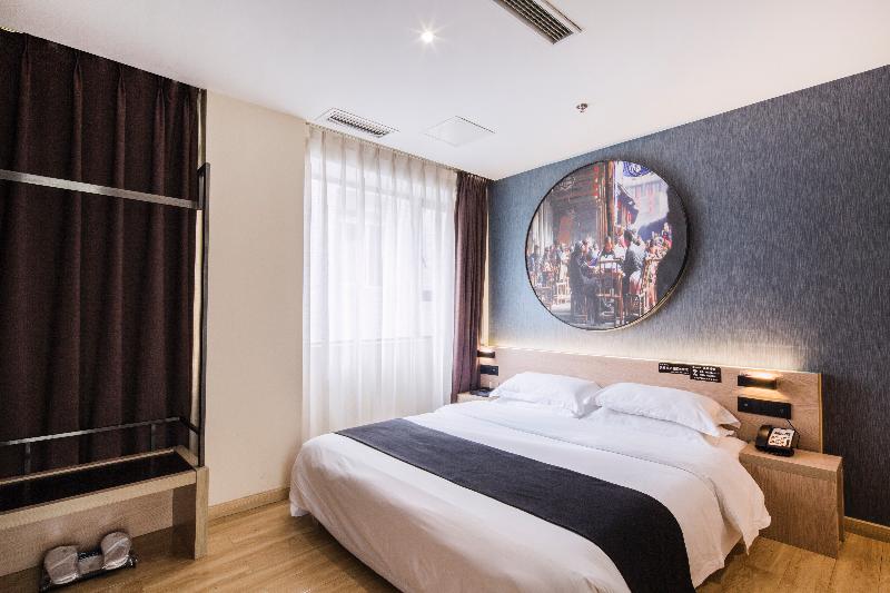 Отель Hollyston