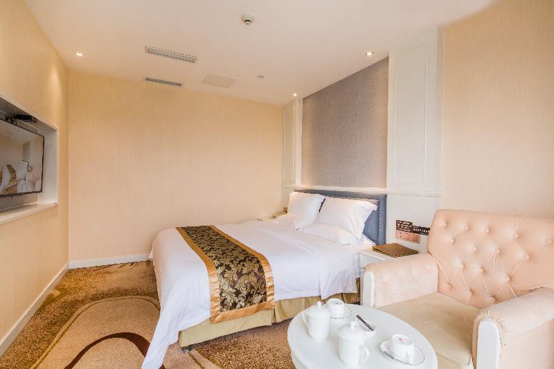 Отель Hollyston