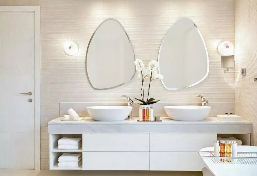 Hotelli Ikos Aria