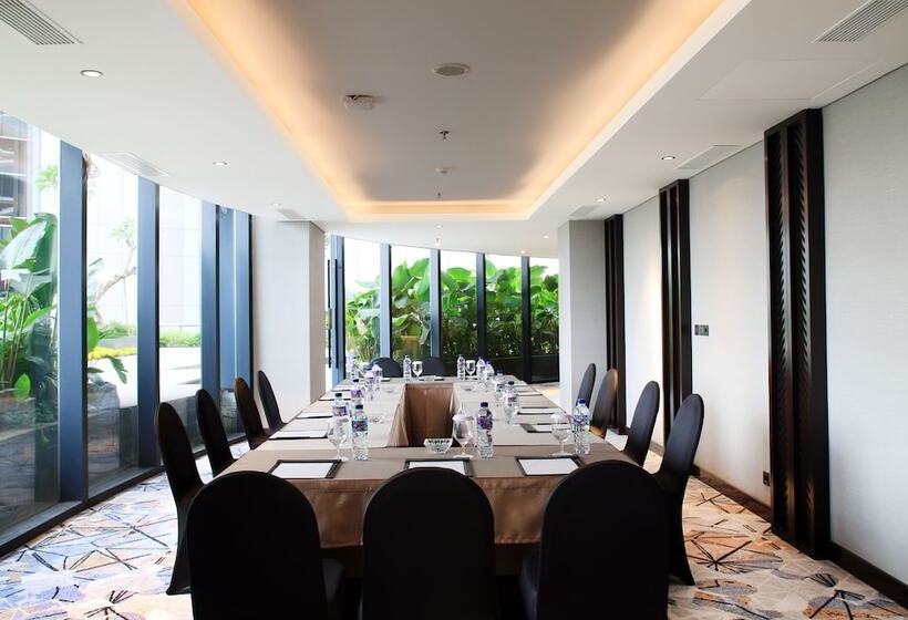 فندق Jhl Solitaire Gading Serpong