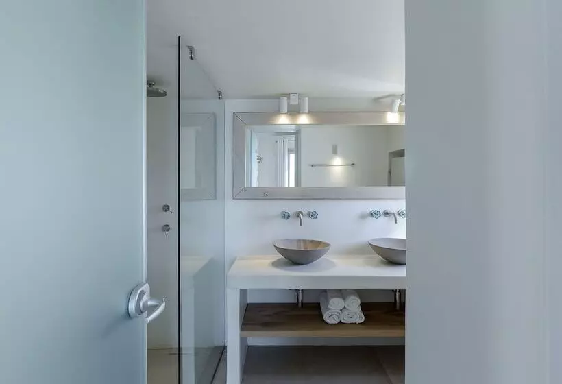 هتل Legacy Suites