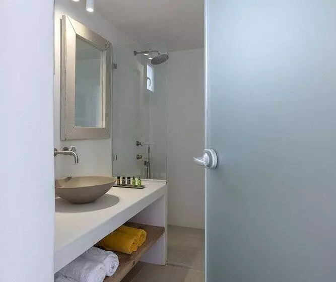 هتل Legacy Suites