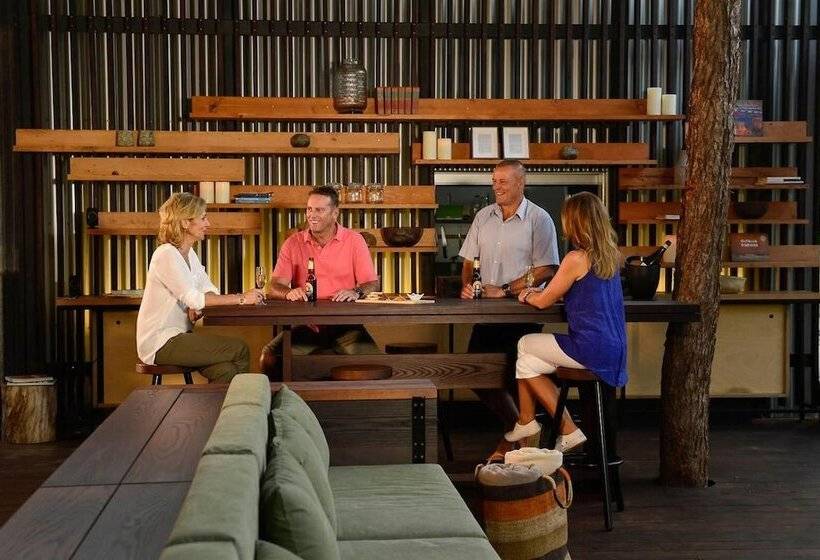 Отель Mitchell Falls Wilderness Lodge