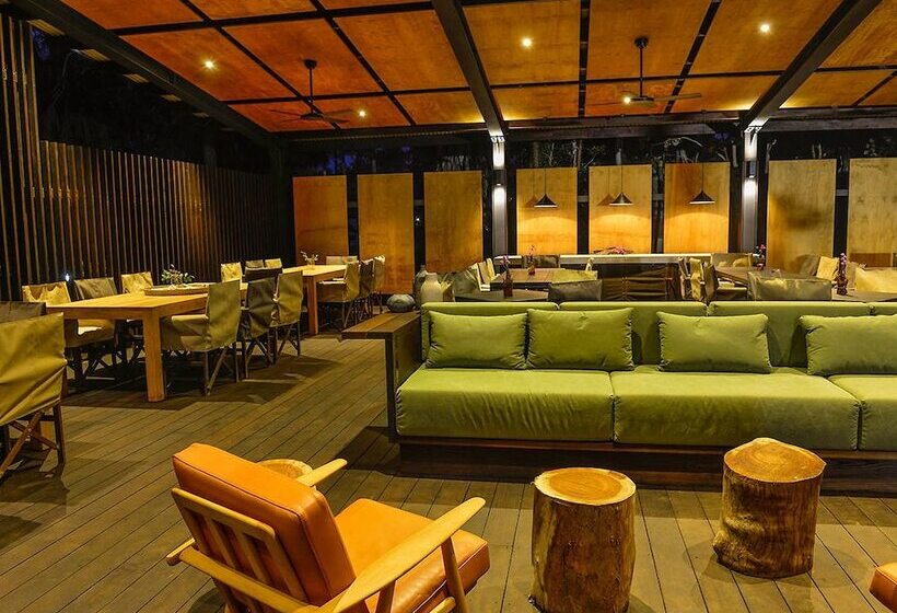 Отель Mitchell Falls Wilderness Lodge