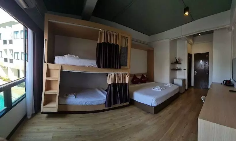 Hotelli Phuket Airport Place