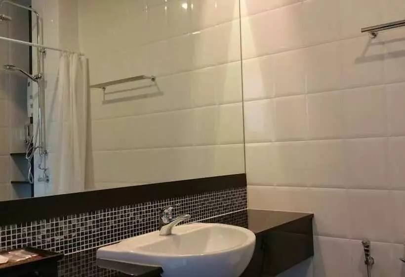 Hotelli Phuket Airport Place