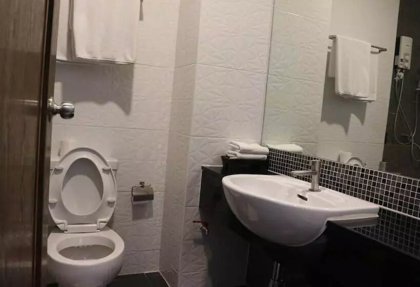 Hotelli Phuket Airport Place