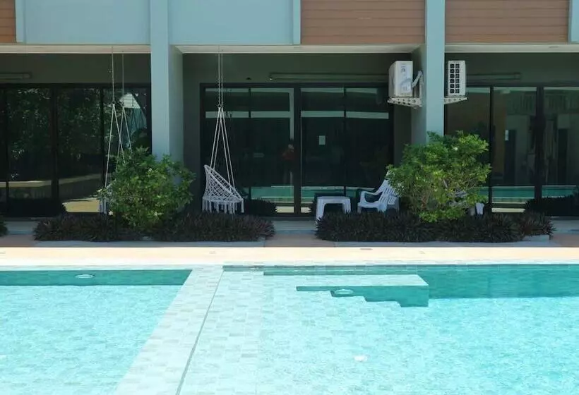 Hotelli Phuket Airport Place