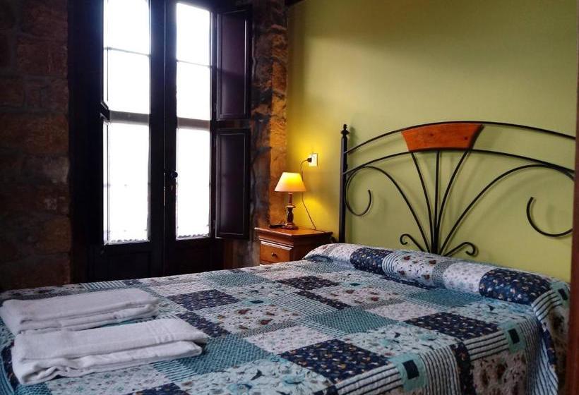 هتل Rural Posada Del Monasterio