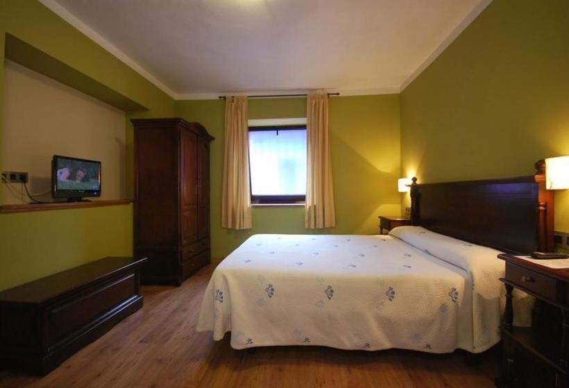 هتل Rural Posada Del Monasterio