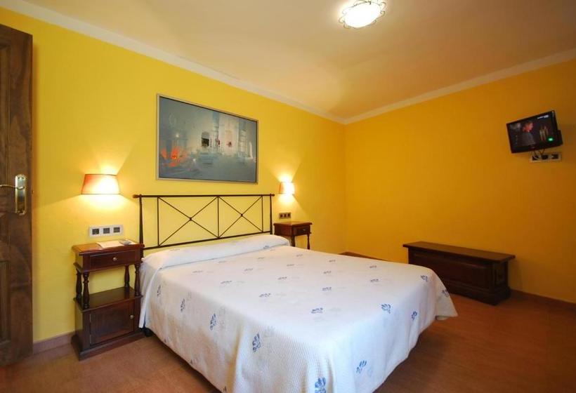 هتل Rural Posada Del Monasterio