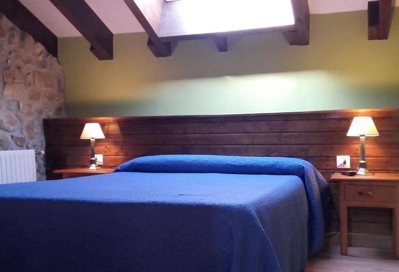 هتل Rural Posada Del Monasterio