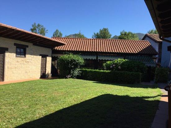 هتل Rural Posada Del Monasterio